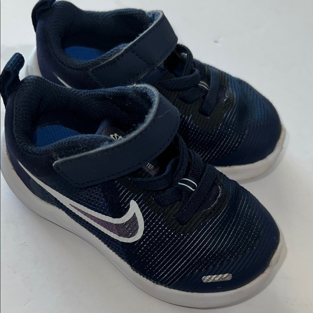 Nike Navy and White Sneakers Toddler size 5C - Picture 3 of 7